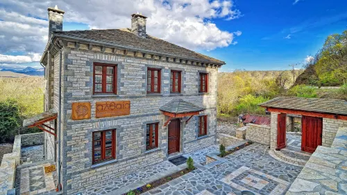 Dilofo Hotel Luxury Suites Hotels in Monodendri