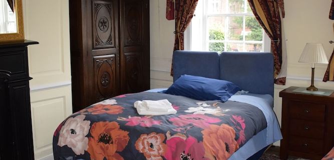 Harmondsworth Hall Hotels in Hillingdon