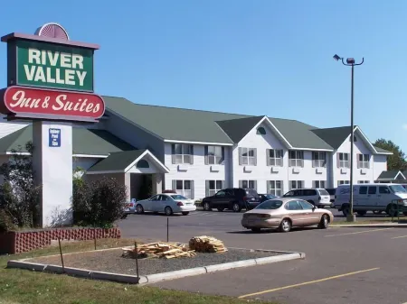 River Valley Inn & Suites Отели в г. Сенчерия