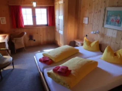 Chistiala Dadens Hotels in Falera