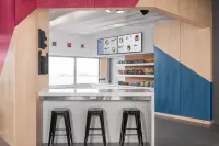 Aloft Oklahoma City Quail Springs, a Marriott Hotel - bar