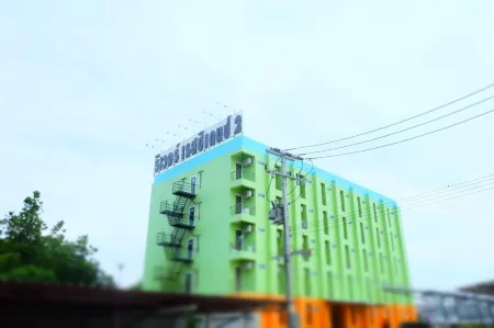 River Residence 2 Отели рядом с достопримечательностью «Wat Kaeng Kanun»