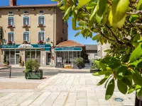 Hôtel Logis le Bourbon Hotels in Saint-Julien-Chapteuil