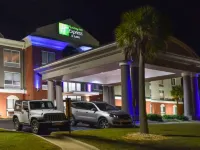 Holiday Inn Express & Suites Selma Hotels near Edmund Pettus Bridge
