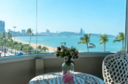 The Beach Front Resort, Pattaya