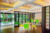 Sheraton Maldives Full Moon Resort & Spa - breakfast