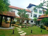 Golden Star Villa Hue Hotels in Thuy Bieu