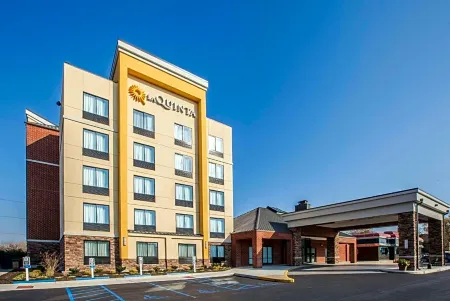 La Quinta Inn & Suites by Wyndham Philadelphia Airport