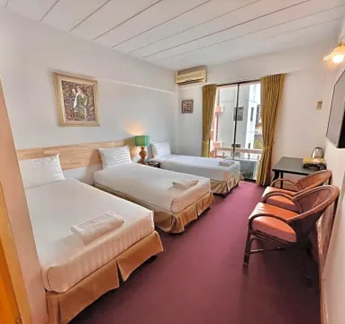 ห้องคอมฟอร์ท สำหรับสามท่าน