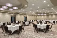 DoubleTree by Hilton St. Paul East - breakfast