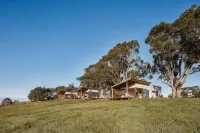 99 Acres Bangalow Retreat - parking