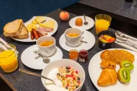 The Originals Boutique, Hôtel Le Lion, Clermont-Ferrand - breakfast