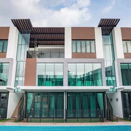 Hermitage Boutique House Отели рядом с достопримечательностью «Бирманский бассейн»