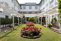 Hotel Marina Hotel berhampiran Capannina Beach