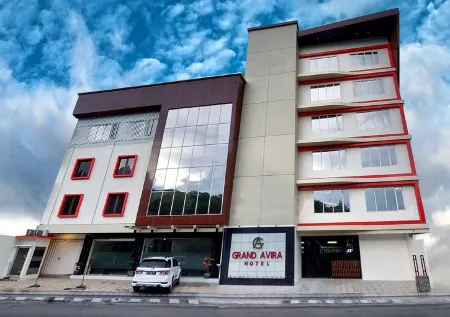 Grand Avira Hotel Отели в г. Sirimau