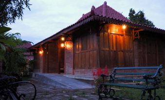 Home Stay Omah Opas