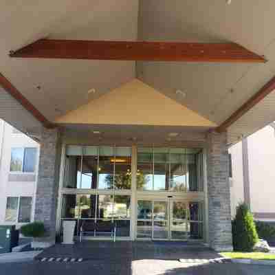 Holiday Inn Express & Suites Richland Hotel Exterior