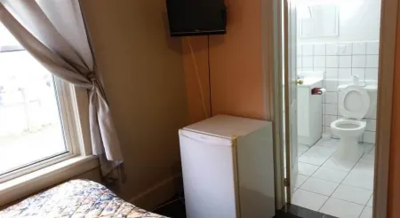 A Voyageur's Guest House Отели рядом с достопримечательностью «Башня мира»