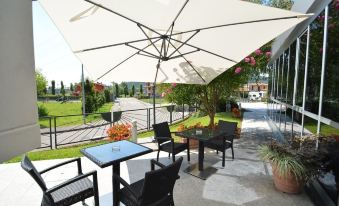 2. B&B Hote..
