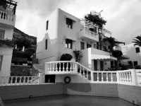 Entire Private Suite Sea Full View with Balcony, Shared Pool and Air Conditionin