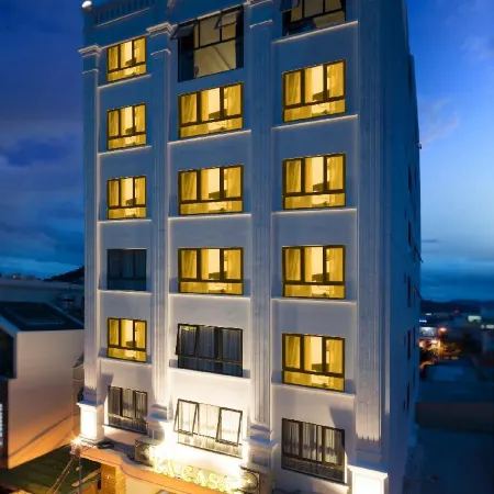 La Casa Hotel Nha Trang Отели рядом с достопримечательностью «Хончонг»