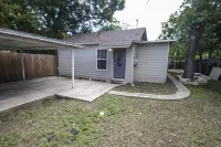 Hays St Cozy Remodeled 2Br/2BA House Sleeps 8 Hotels near H-E-B