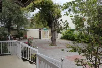 Friends Homestay - Hostel Hotels near Vinh Hy Bay
