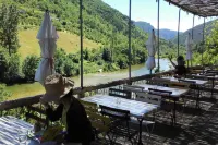 Hotel Restaurant Le parisien des vignes Hôtels à : Les Vignes