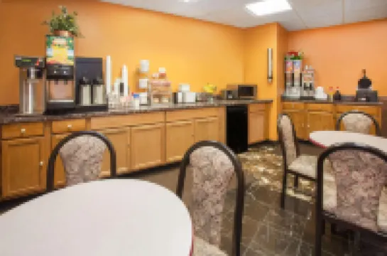 Super 8 by Wyndham Chicago IL