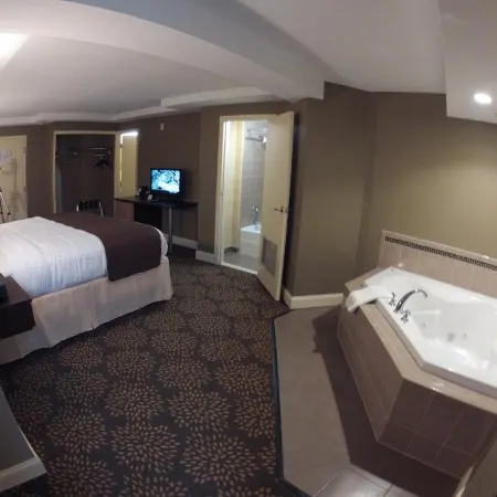 Aashram Hotel by Niagara River
