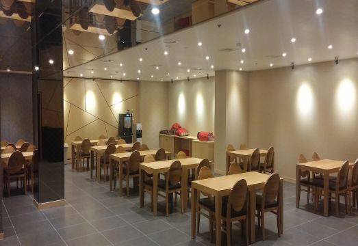 3. 아몬드호텔..