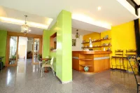 Flower Say Homestay - parking