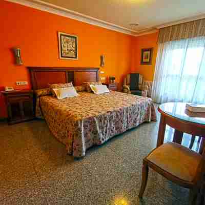 Hotel Linares Rooms