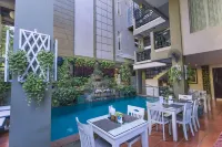 King Grand Boutique Hotel - Kolam Renang