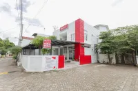 RedDoorz Syariah Near Gor Bung Karno Nganjuk