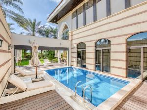 Maison Privee - Majestic Resort Villa with Private Pool on the Palm