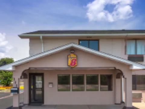 Super 8 by Wyndham Sherman Hotels in Grayson County