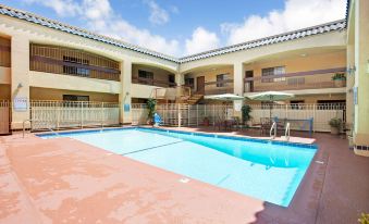 Days Inn & Suites by Wyndham Artesia