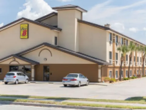 Super 8 by Wyndham Brunswick/St Simons Island Area Hotels in Dock Junction