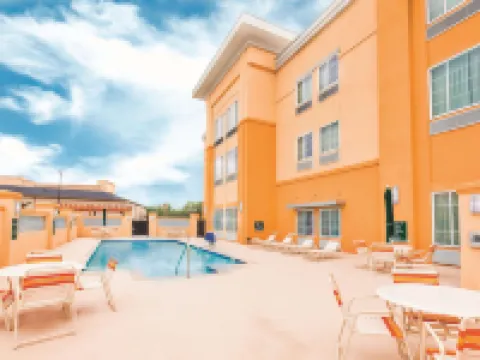 科圖拉昆塔温德姆套房酒店 科圖拉酒店