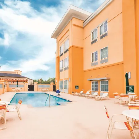 La Quinta Inn & Suites by Wyndham Cotulla