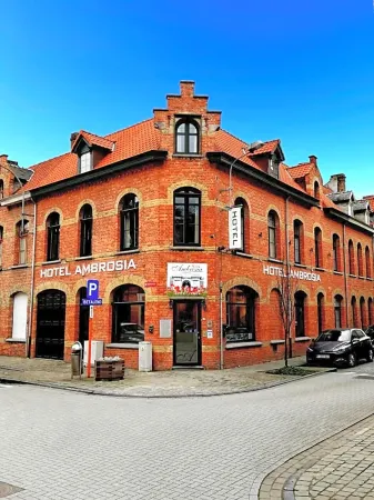 Hotel Ambrosia Отели рядом с достопримечательностью «Мененские ворота»