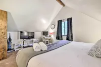 Pocono Summit Getaway with Game Room Walk to Lake! - spa