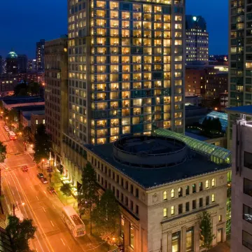 Delta Hotels Vancouver Downtown Suites Отели рядом с достопримечательностью «Паровые Часы»