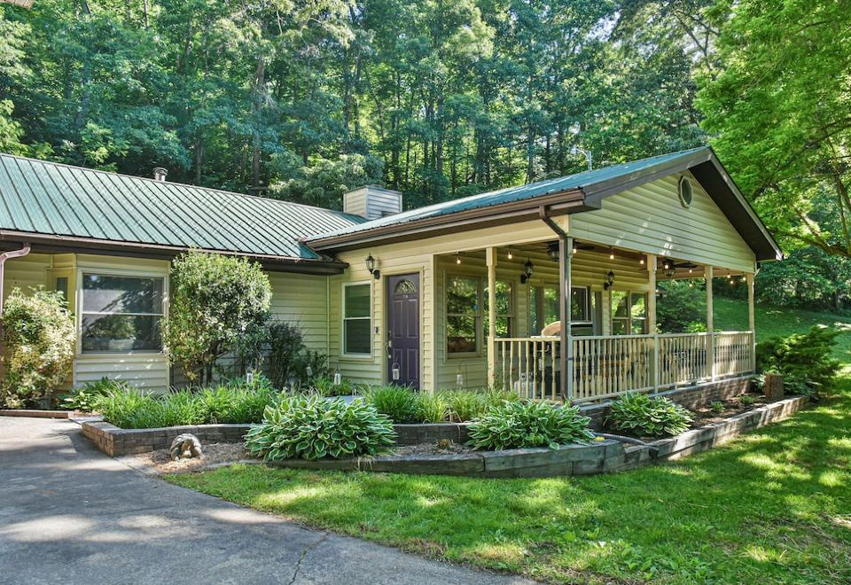 Mountain Retreat Hot Tub Asheville