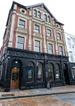 Gorgeous Comfortable Apartment on the High Street Hotels in 
