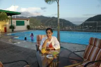 Hotel Grand Q Gorontalo - Pools