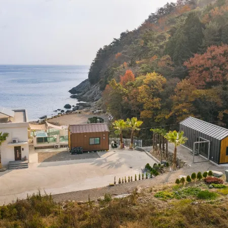 LIM Sea Side Poolvilla Pension