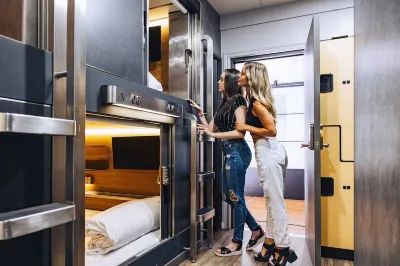 Hygie Pod Hotel - Hostel Hotels near Vieux-Port de Montréal