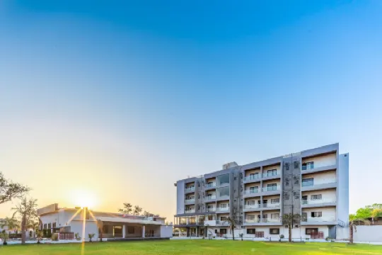 巴夫納草坪酒店